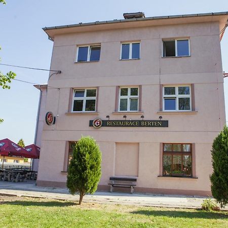 Pension Berten Strasice Strasice  Dış mekan fotoğraf