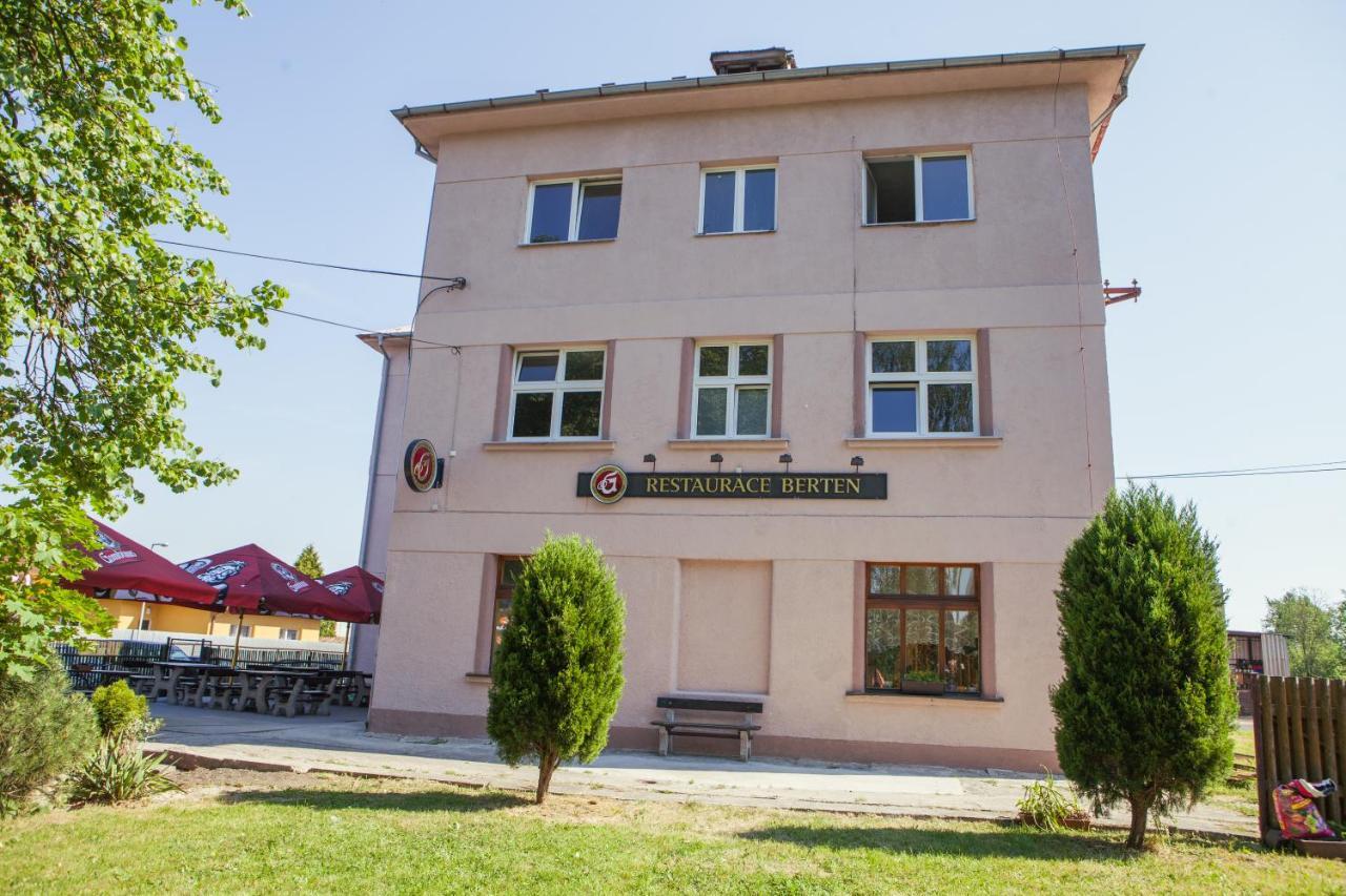 Pension Berten Strasice Strasice  Dış mekan fotoğraf